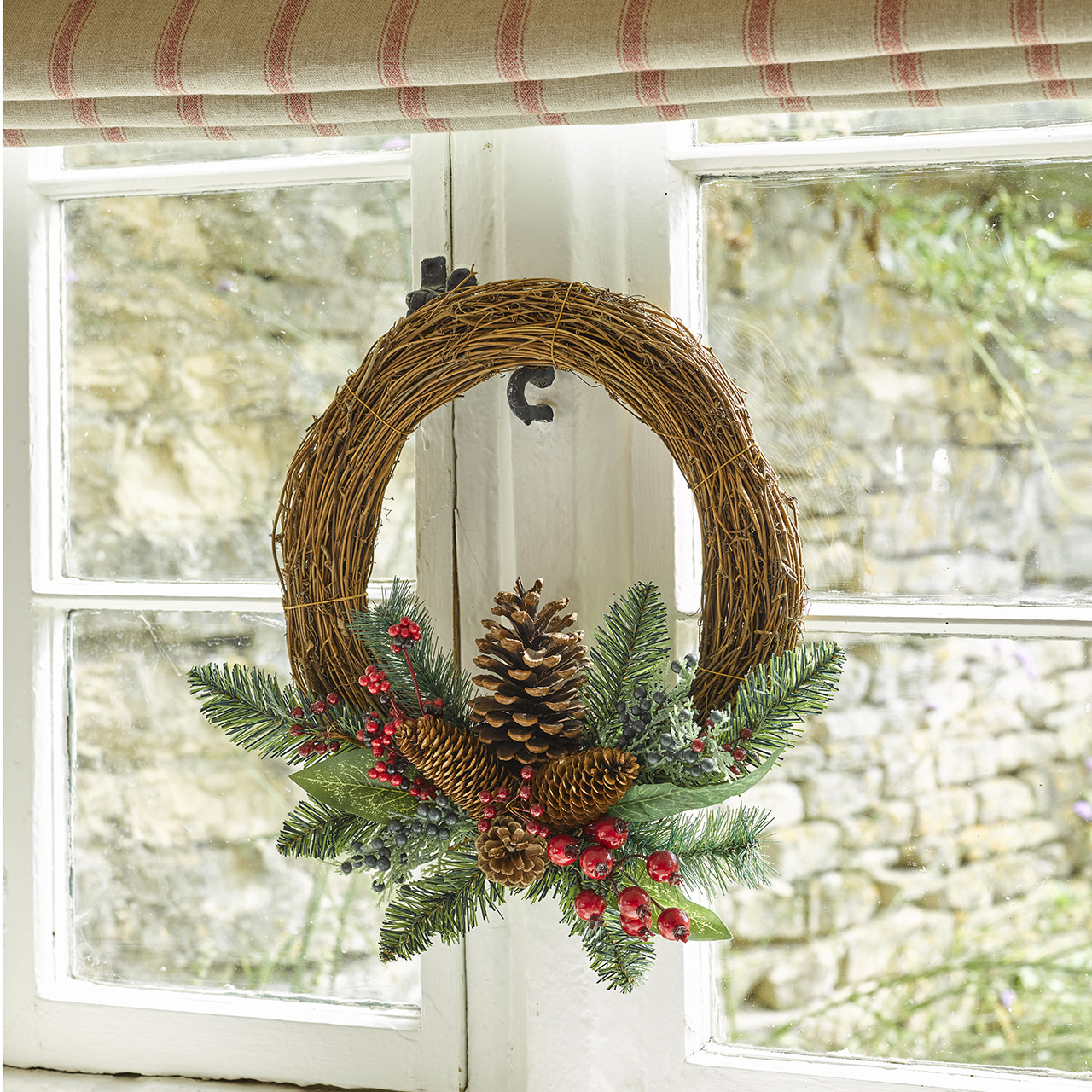 Natural-Look Red Berry Rattan Wreath