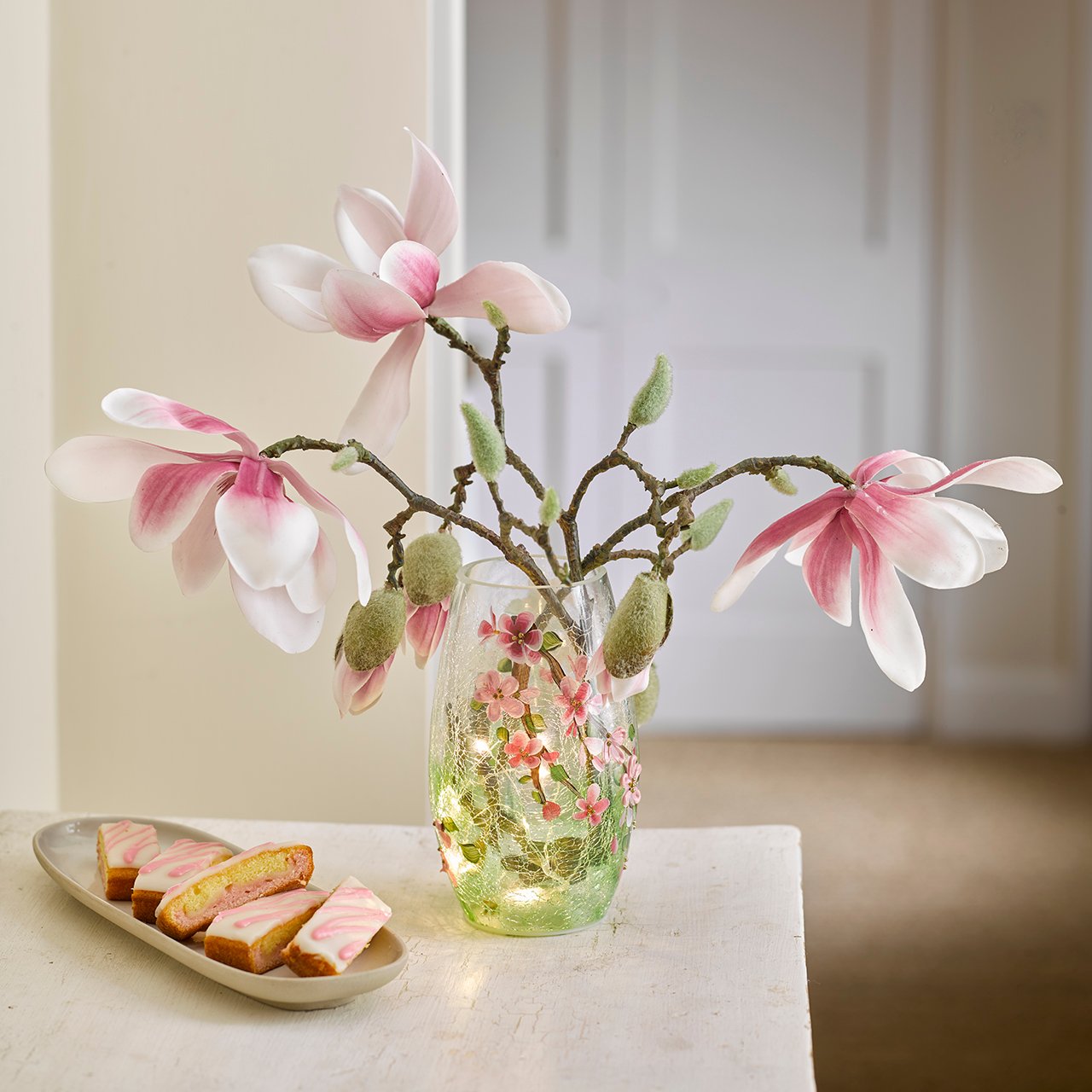 Blossom LED Crackle Vase Lamp