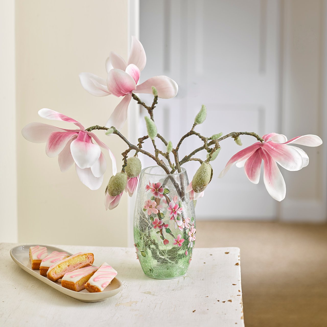 Blossom LED Crackle Vase Lamp