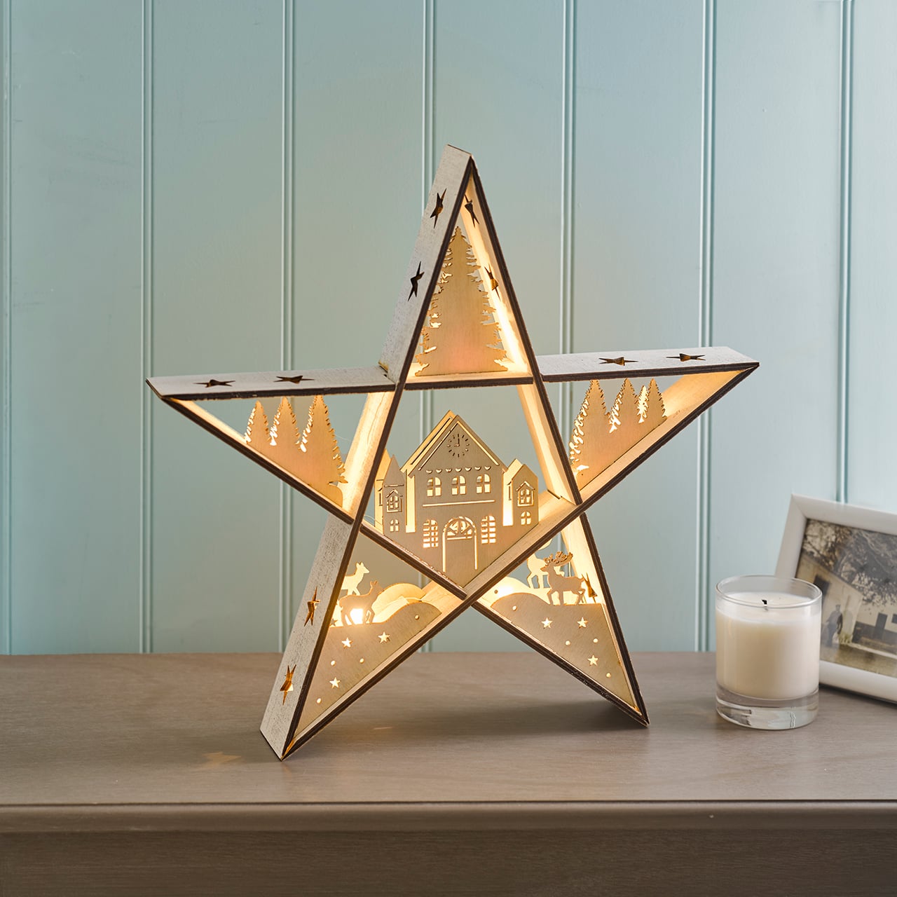 Wooden LED Star Scene 3445070